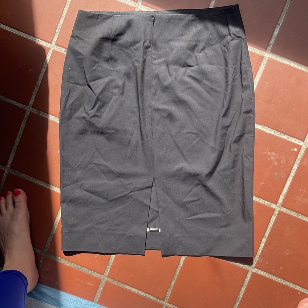 Diane von Furstenberg work skirt - Picture 2 of 4